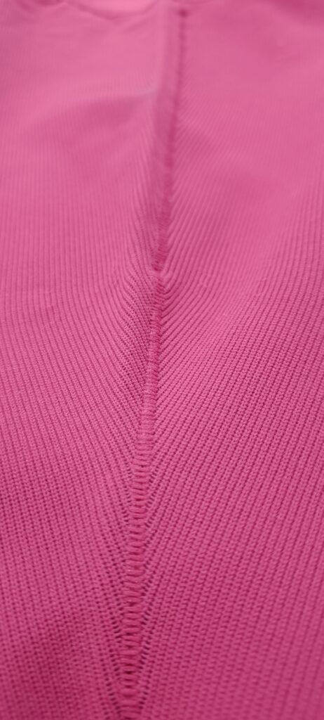 Tissu rectiligne, avec couture